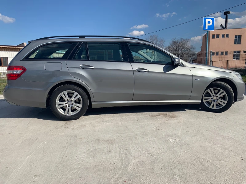 Mercedes-Benz E 220, снимка 2 - Автомобили и джипове - 48407094