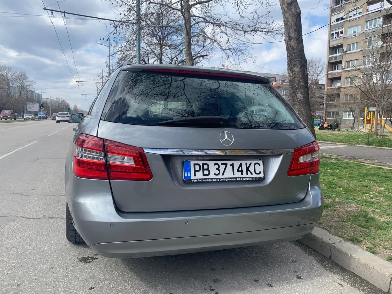 Mercedes-Benz E 220, снимка 4 - Автомобили и джипове - 48407094