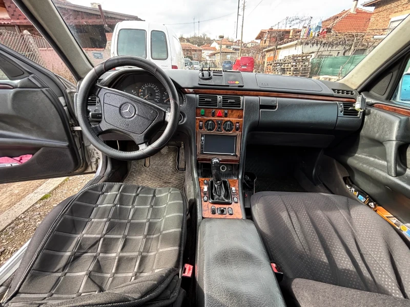 Mercedes-Benz 220, снимка 5 - Автомобили и джипове - 48893437