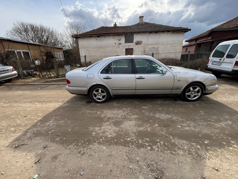 Mercedes-Benz 220, снимка 4 - Автомобили и джипове - 48893437