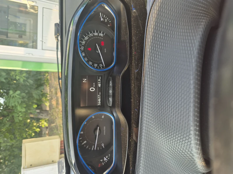 Peugeot 2008, снимка 9 - Автомобили и джипове - 52666654