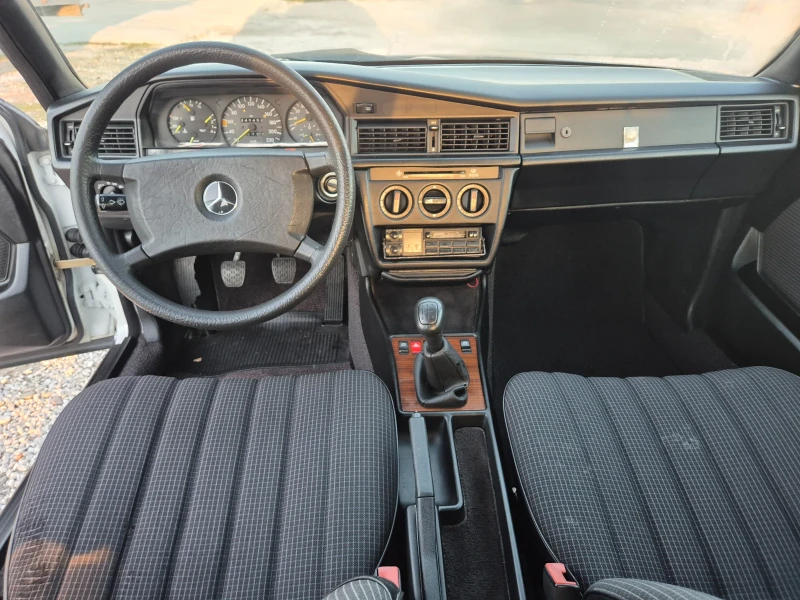 Mercedes-Benz 190 2.0i 122ps. VNOS ITALY, снимка 9 - Автомобили и джипове - 52815894