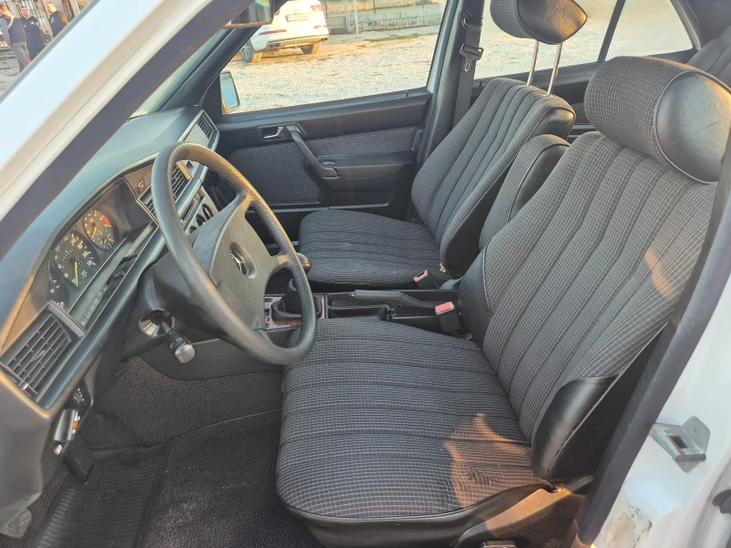 Mercedes-Benz 190 2.0i 122ps. VNOS ITALY, снимка 14 - Автомобили и джипове - 52815894