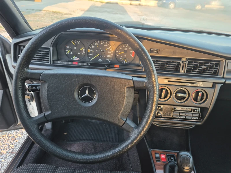 Mercedes-Benz 190 2.0i 122ps. VNOS ITALY, снимка 11 - Автомобили и джипове - 52815894