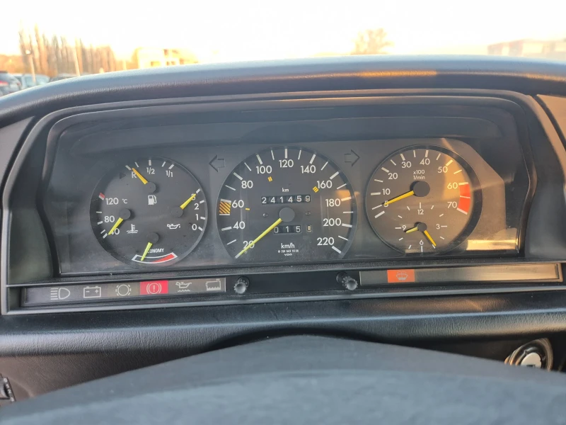 Mercedes-Benz 190 2.0i 122ps. VNOS ITALY, снимка 12 - Автомобили и джипове - 52815894