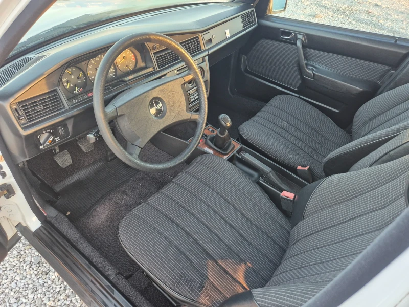 Mercedes-Benz 190 2.0i 122ps. VNOS ITALY, снимка 13 - Автомобили и джипове - 52815894