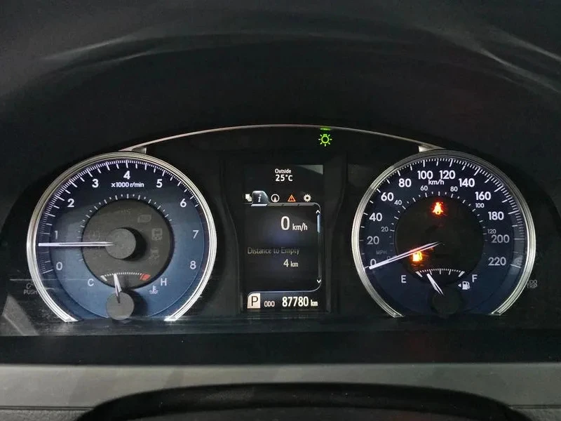 Toyota Camry 2.5 XLE, снимка 7 - Автомобили и джипове - 55404638