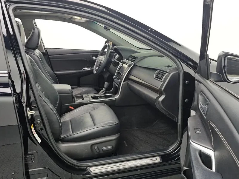 Toyota Camry 2.5 XLE, снимка 15 - Автомобили и джипове - 55404638