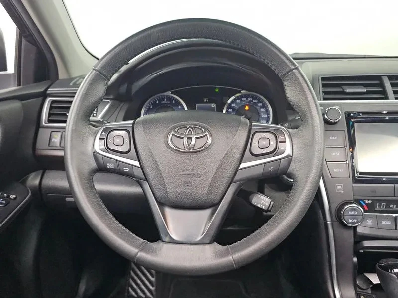 Toyota Camry 2.5 XLE, снимка 10 - Автомобили и джипове - 55404638