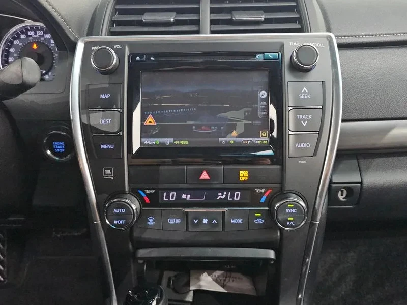 Toyota Camry 2.5 XLE, снимка 11 - Автомобили и джипове - 55404638