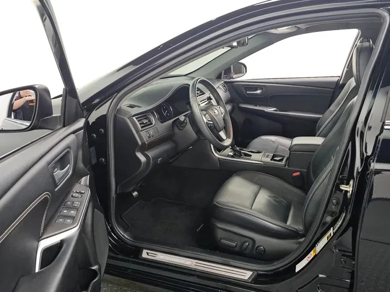 Toyota Camry 2.5 XLE, снимка 9 - Автомобили и джипове - 55404638