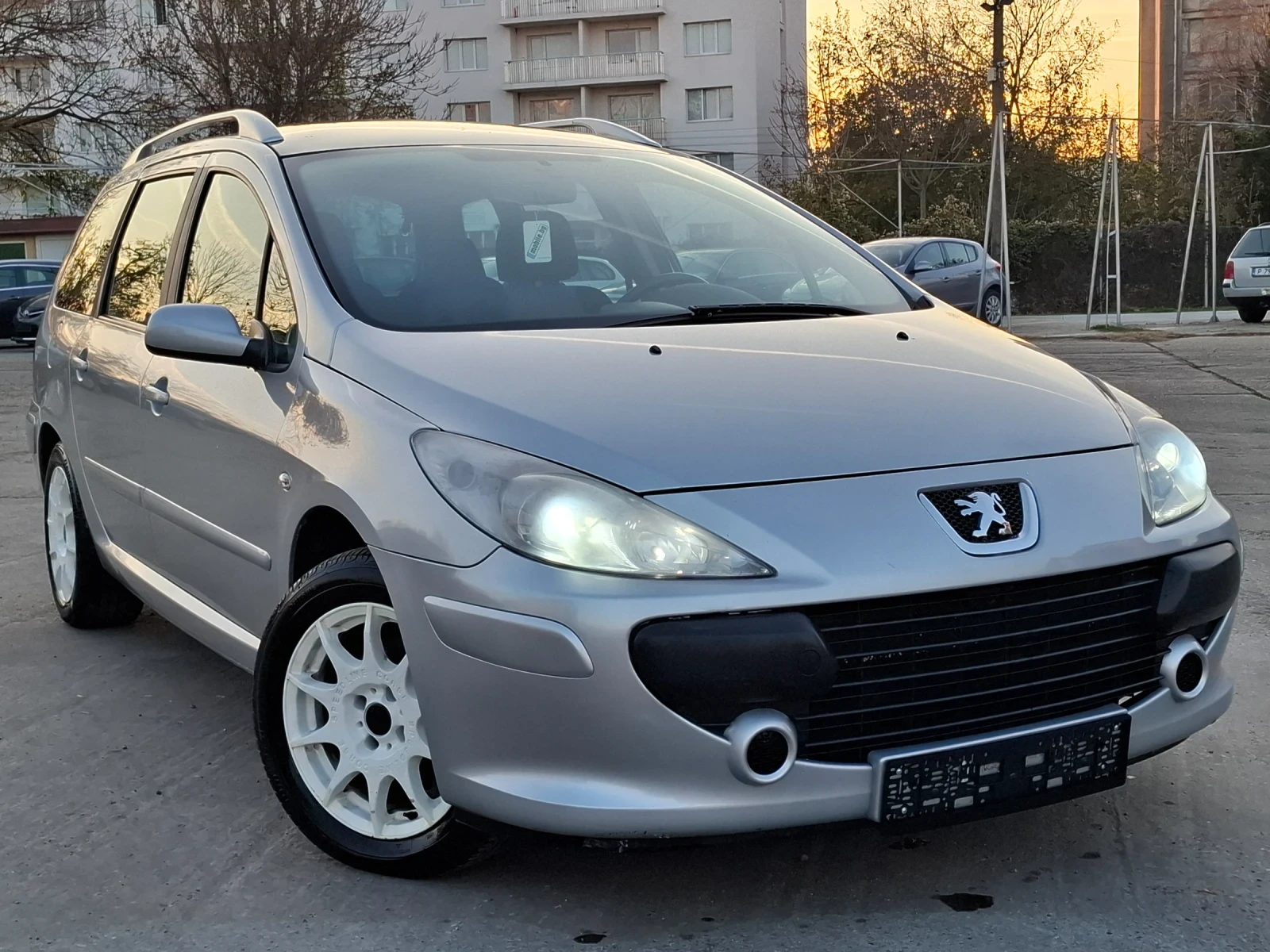 Peugeot 307 1.6i * КЛИМАТИК * ПАНОРАМА * ANDROID *  - изображение 3