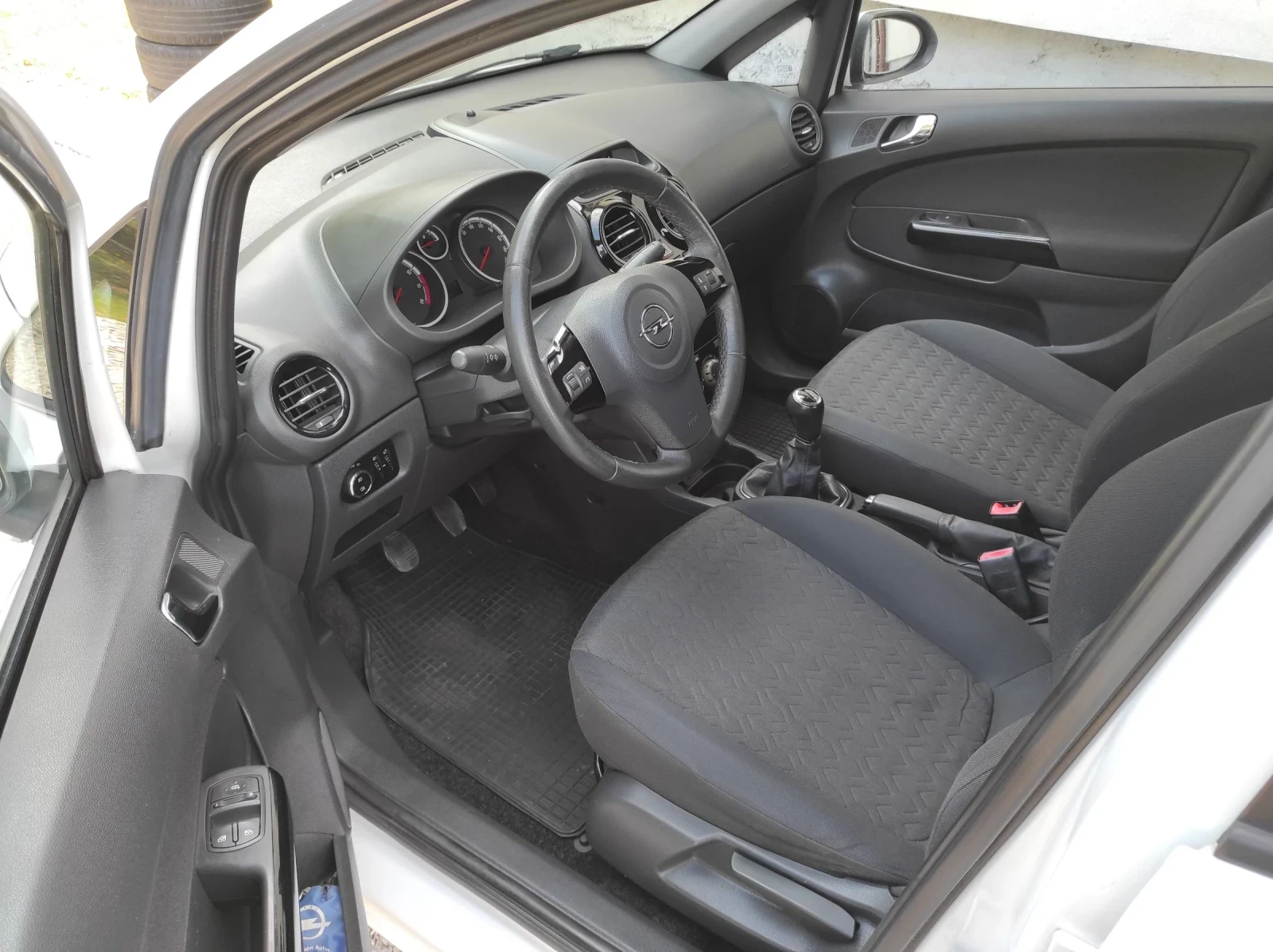 Opel Corsa 1.2 / LPG / EURO5 / - изображение 5