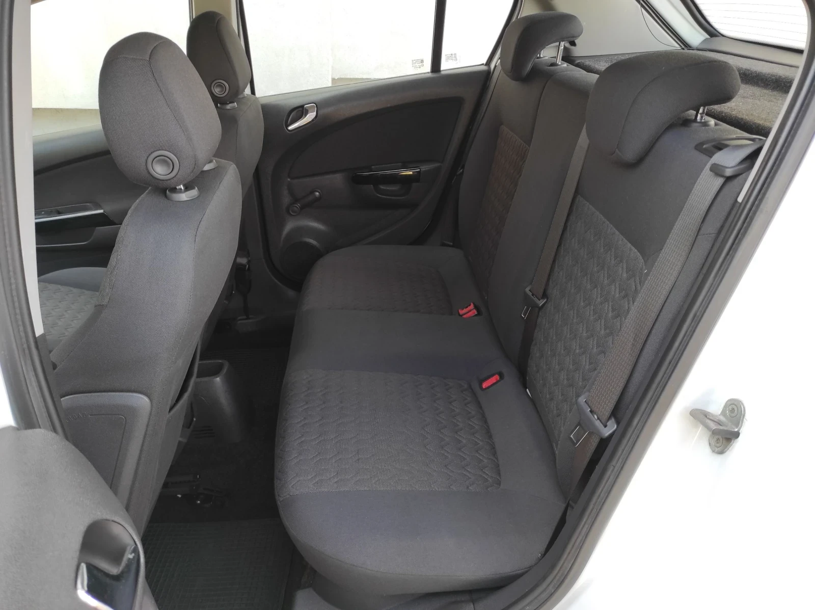 Opel Corsa 1.2 / LPG / EURO5 / - изображение 8