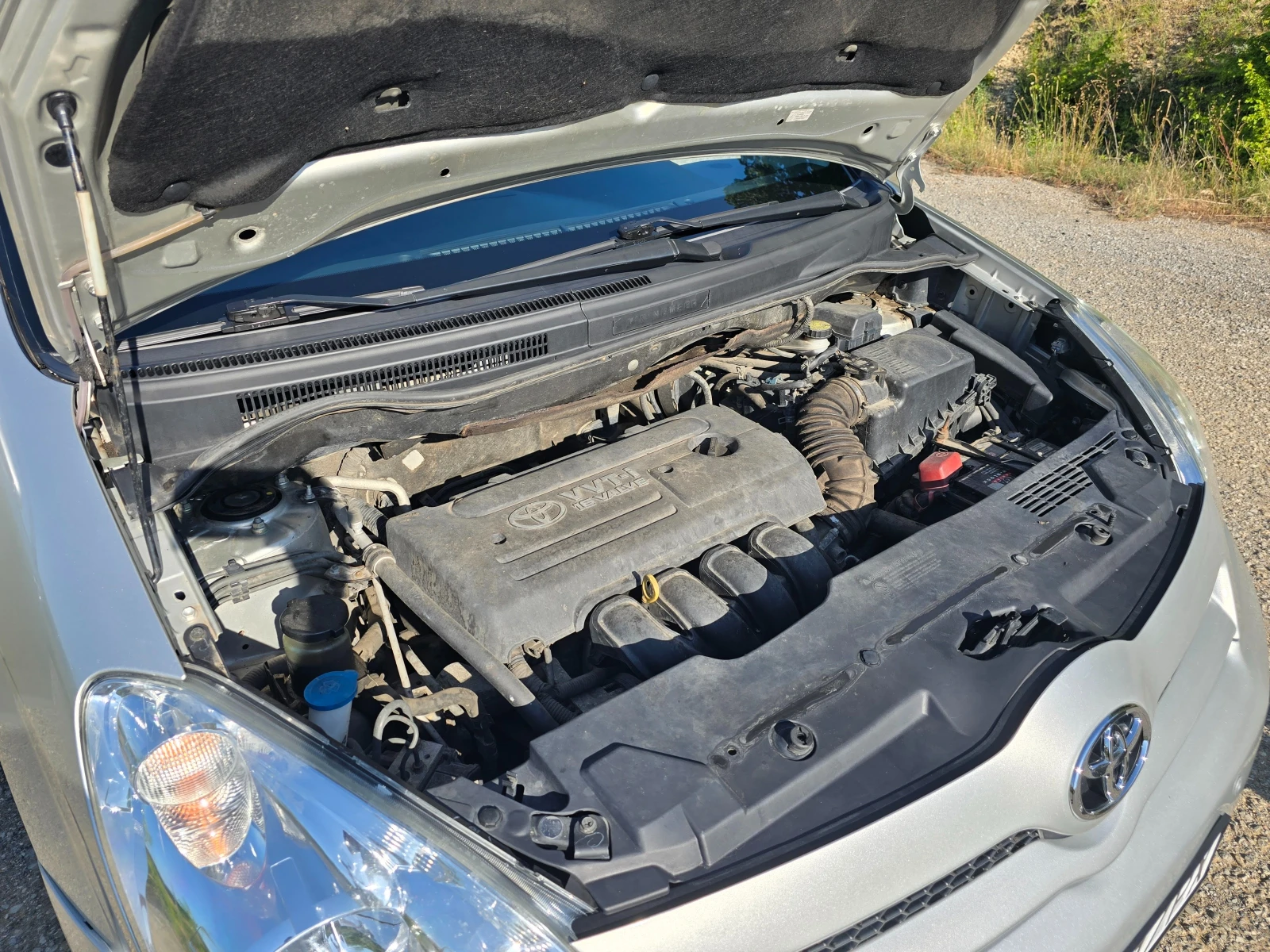 Toyota Corolla verso 1.8 VVT-i, 7 местна - изображение 8