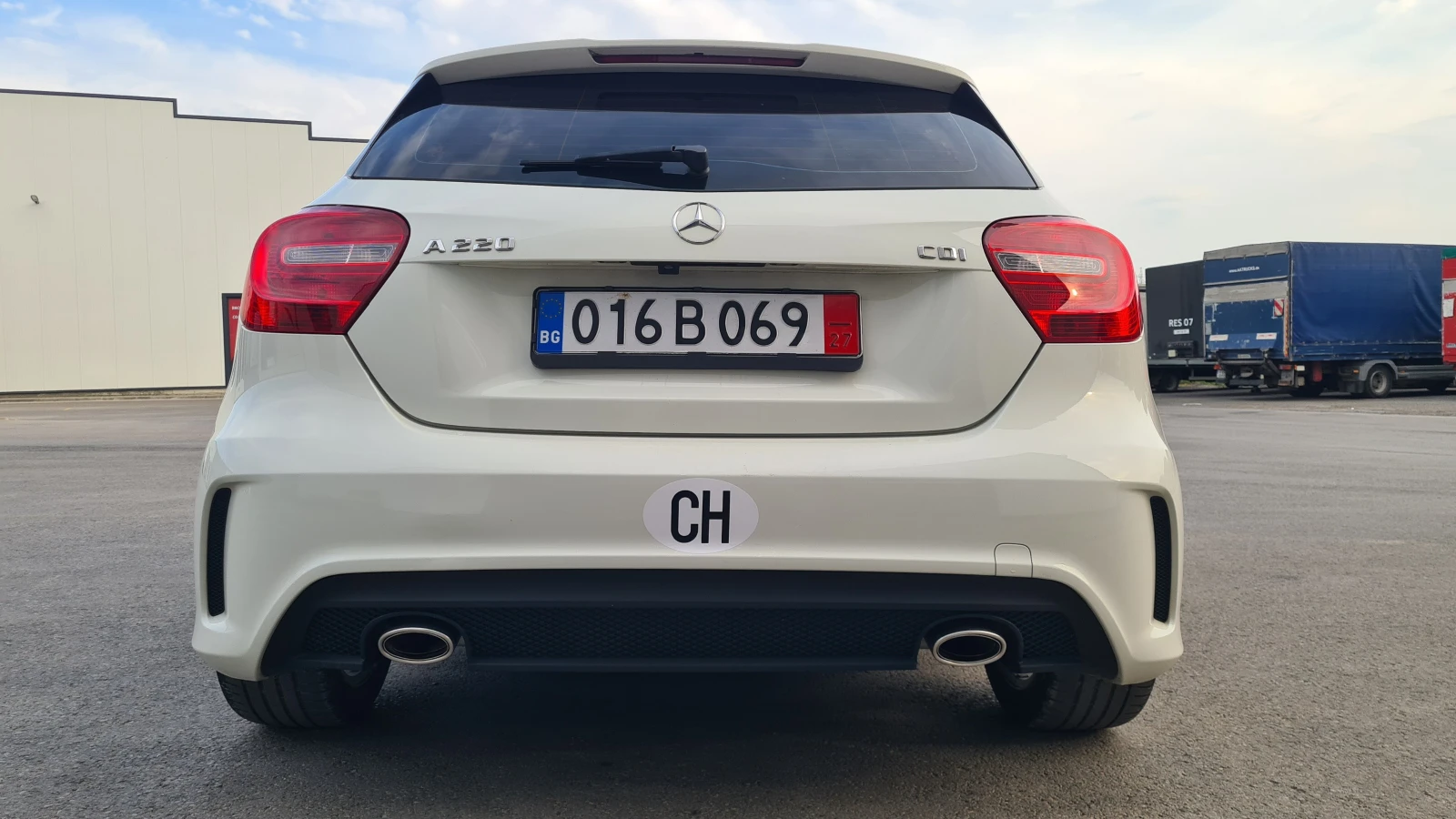 Mercedes-Benz A 220 AMG-LINE - изображение 2