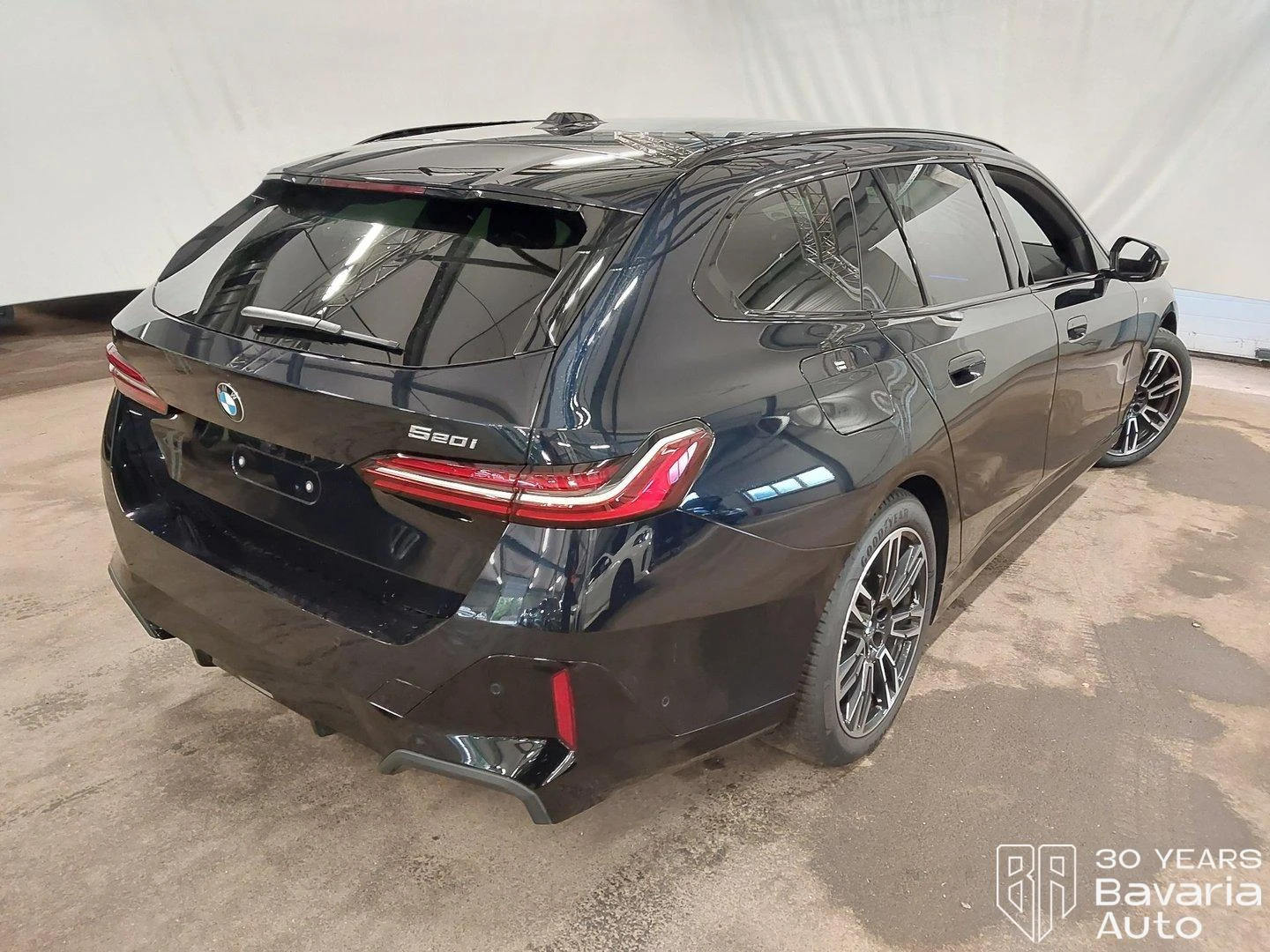 BMW 520 i Touring M Sport Paket Steptronic - изображение 3