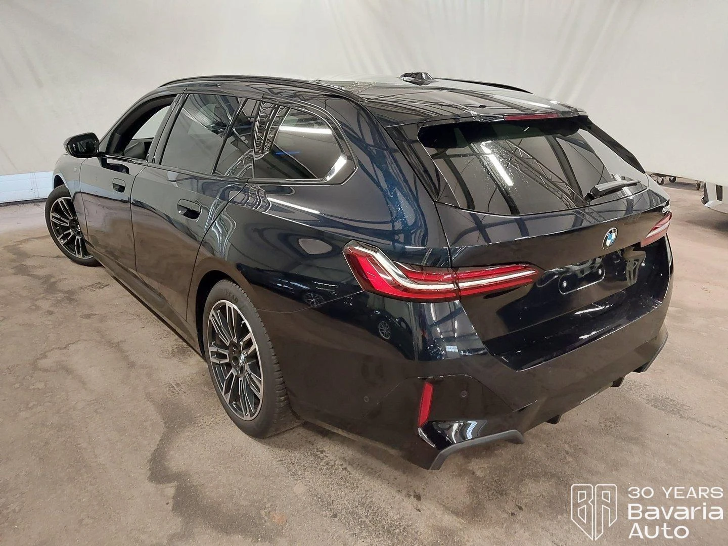 BMW 520 i Touring M Sport Paket Steptronic - изображение 2