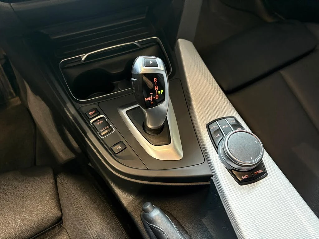 BMW 330 * xDrive * * HeadUp* AвтоКредит* (ЦЕНА ДО БГ), снимка 14 - Автомобили и джипове - 54112800