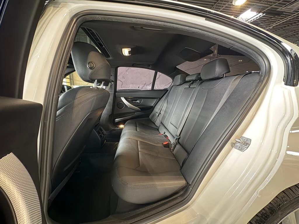 BMW 330 * xDrive * * HeadUp* AвтоКредит* (ЦЕНА ДО БГ), снимка 17 - Автомобили и джипове - 54112800