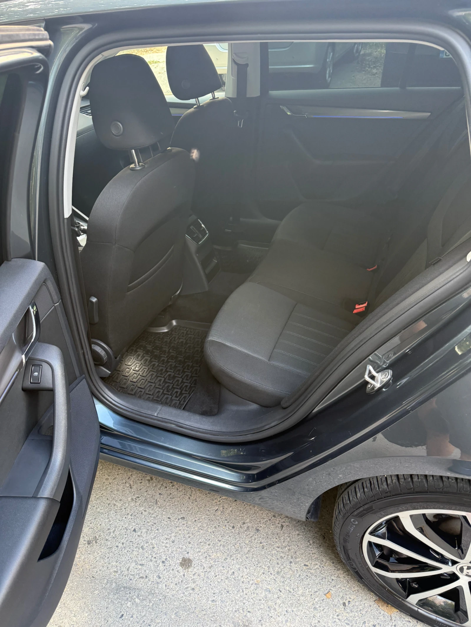 Skoda Octavia 1, 5TSI, снимка 6 - Автомобили и джипове - 55056845