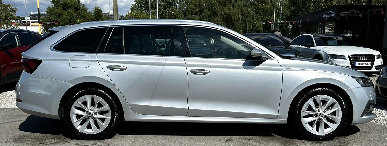 Skoda Octavia 1.5i 131HP G-TEC DIGITAL DISTRONIC LANE ASSIST CAM, снимка 4 - Автомобили и джипове - 55448901