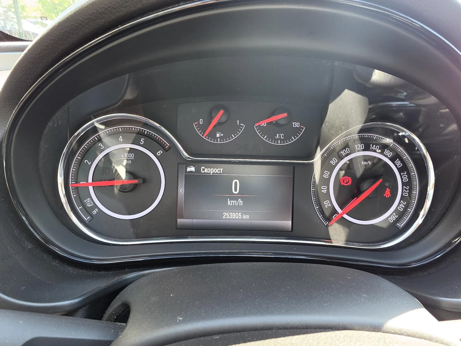 Opel Insignia Sports Tourer SW, снимка 2 - Автомобили и джипове - 55681978