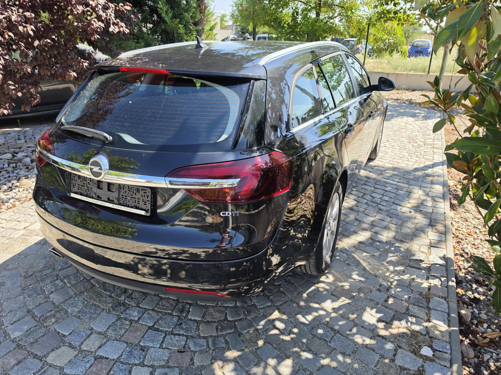 Opel Insignia Sports Tourer SW, снимка 9 - Автомобили и джипове - 55681978