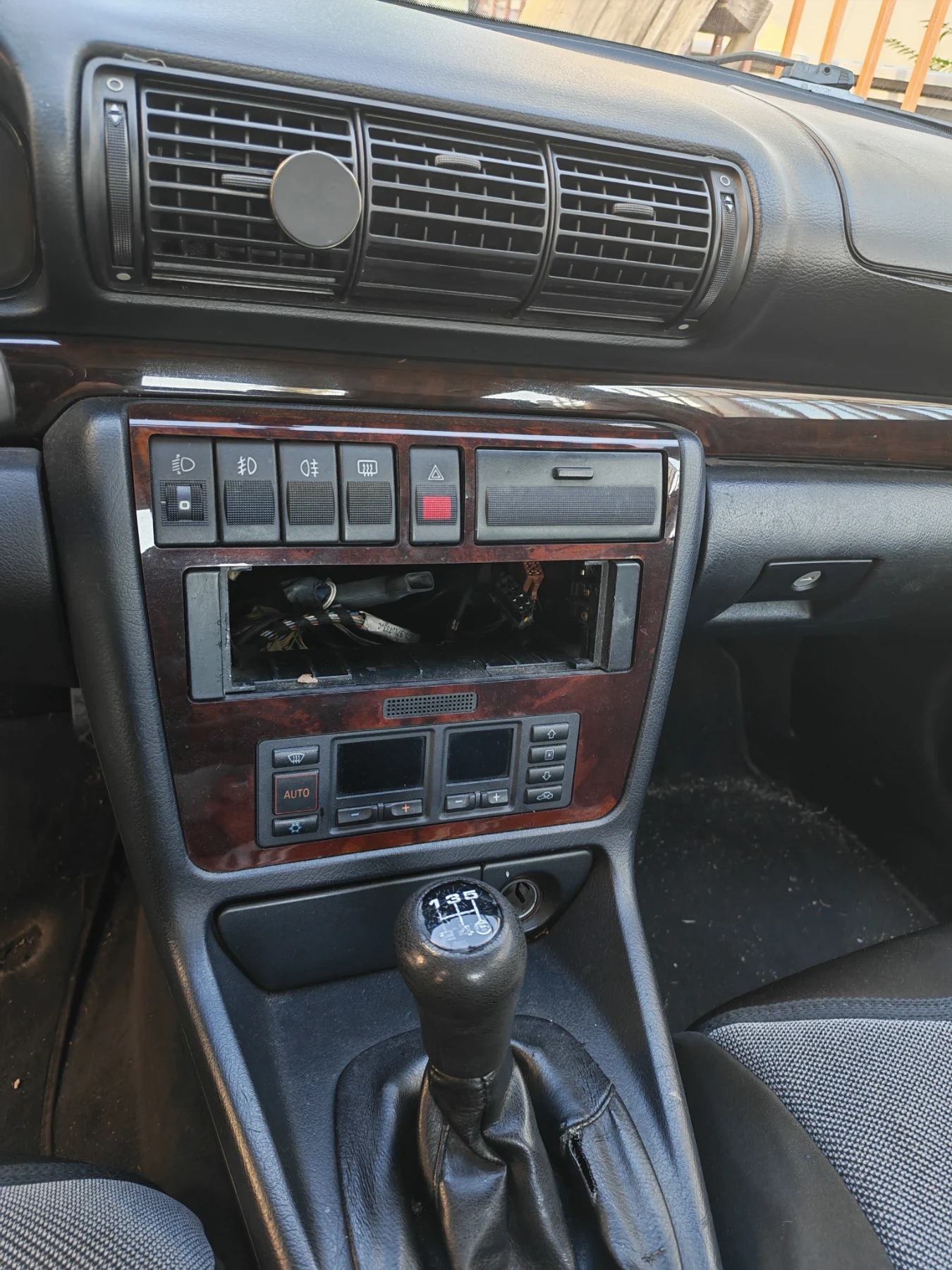 Audi A4 1.8 бензин, снимка 6 - Автомобили и джипове - 55962538