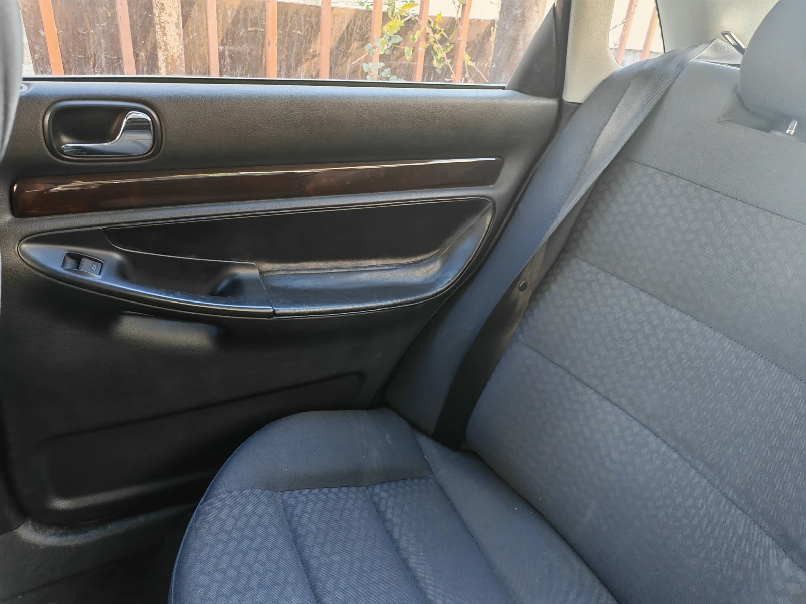 Audi A4 1.8 бензин, снимка 3 - Автомобили и джипове - 55962538