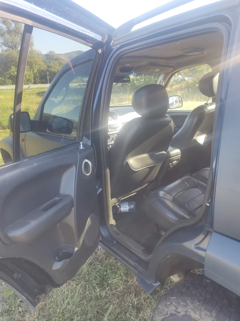 Jeep Cherokee KJ, снимка 15 - Автомобили и джипове - 52446616