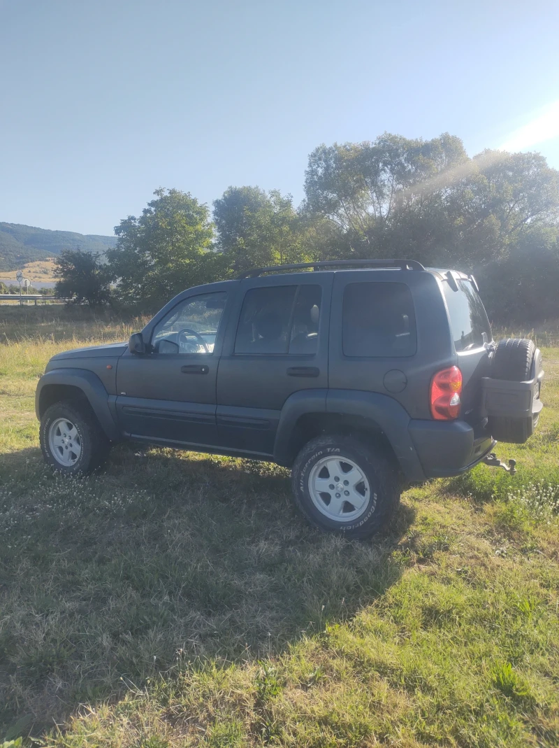 Jeep Cherokee KJ, снимка 7 - Автомобили и джипове - 52446616