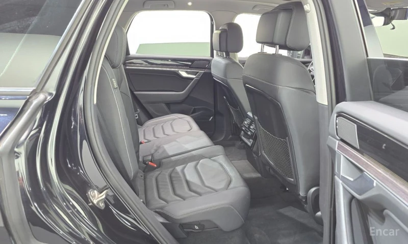 VW Touareg, снимка 12 - Автомобили и джипове - 53141607