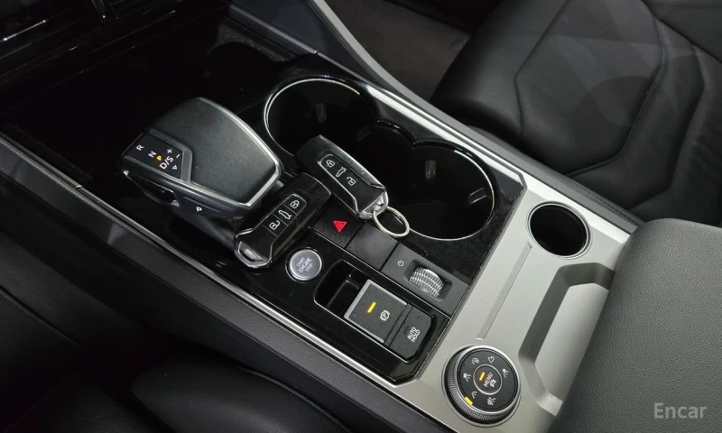 VW Touareg, снимка 9 - Автомобили и джипове - 53141607