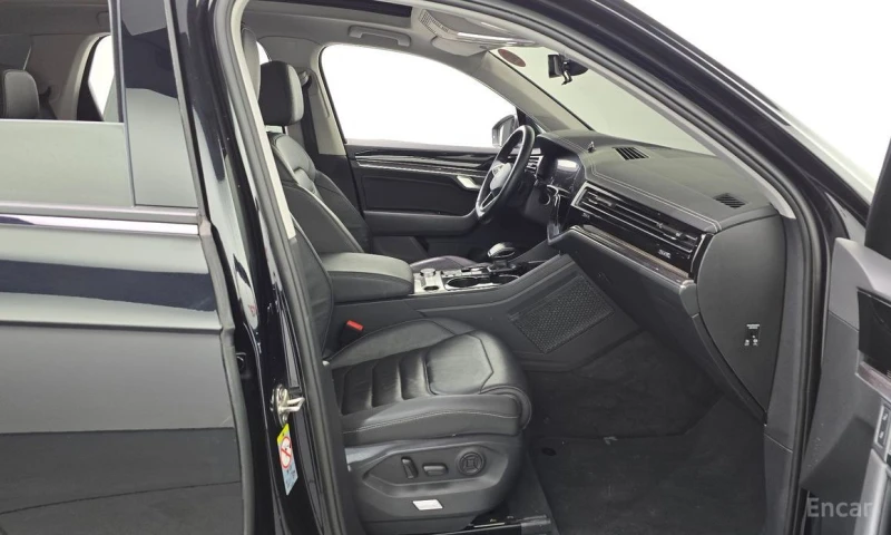 VW Touareg, снимка 11 - Автомобили и джипове - 53141607