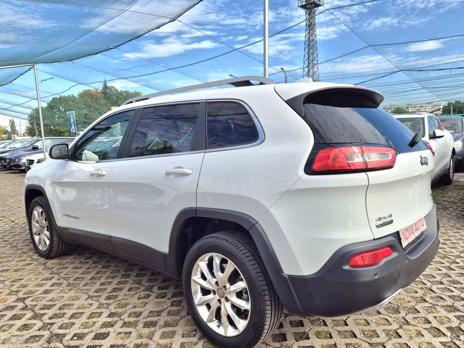 Jeep Cherokee 2.0D-LIMITED-AUTOMATIC - изображение 2