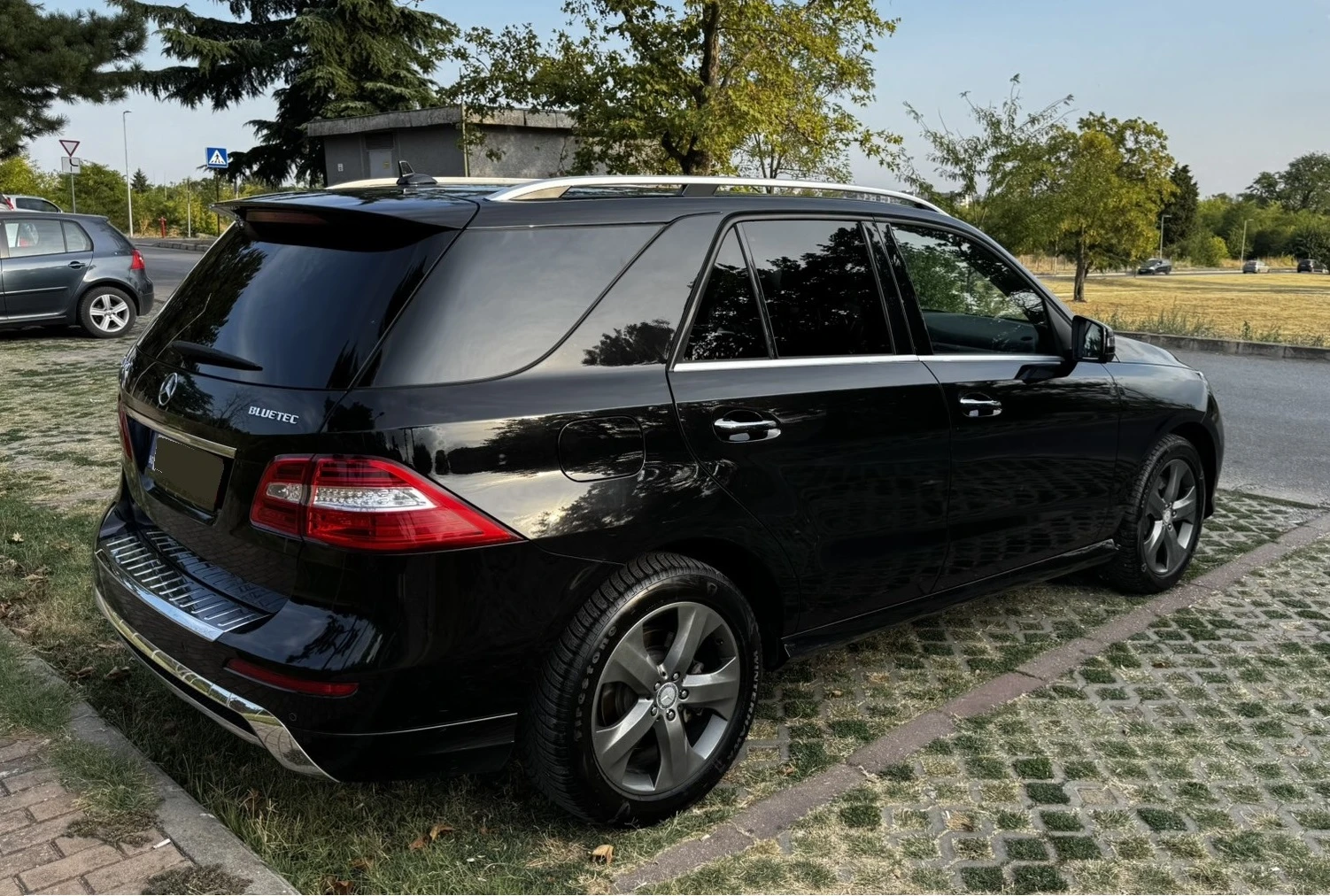 Mercedes-Benz ML 350 AMG/Харман/ПАНО/Кейлес, снимка 6 - Автомобили и джипове - 55655477
