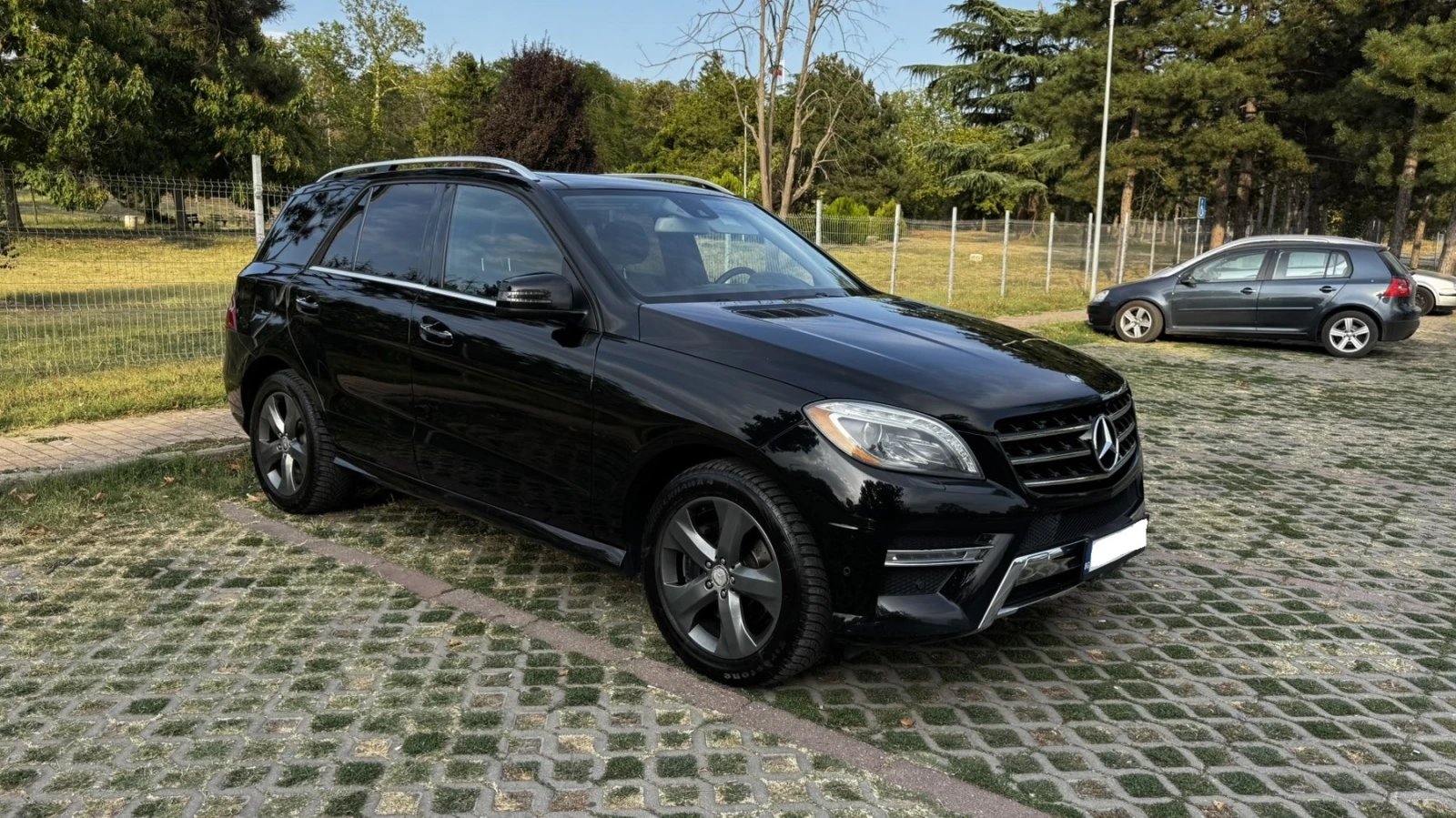 Mercedes-Benz ML 350 AMG/Харман/ПАНО/Кейлес, снимка 2 - Автомобили и джипове - 55655477