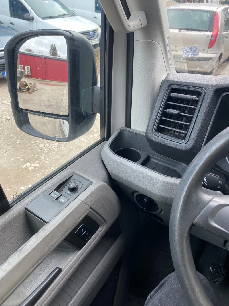 VW Crafter, снимка 13 - Бусове и автобуси - 53286044