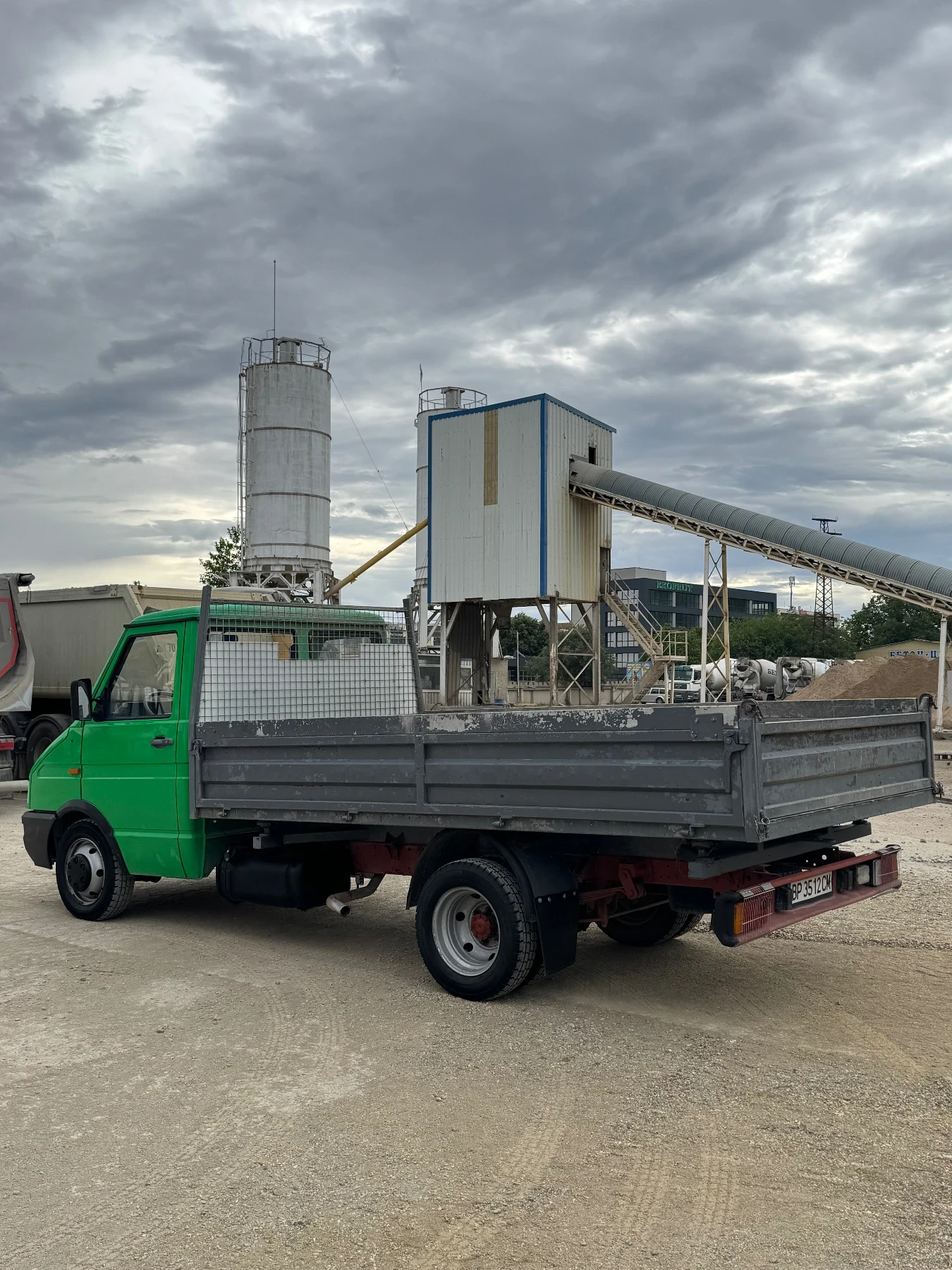 Iveco 35-8 Тристранен самосвал, снимка 2 - Бусове и автобуси - 55589444