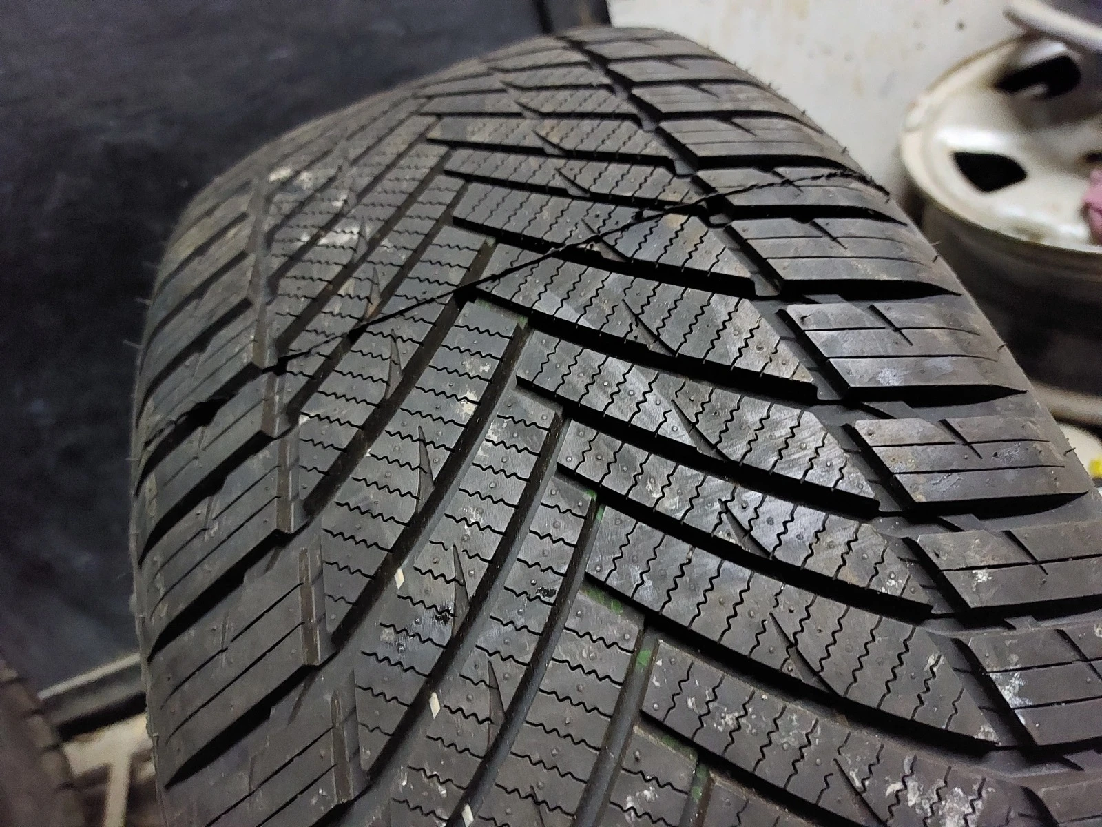 ���� 245/45R18 | Mobile.bg � ����������� 2