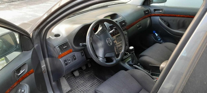 Toyota Avensis 2.2 D4D, снимка 4 - Автомобили и джипове - 46332741