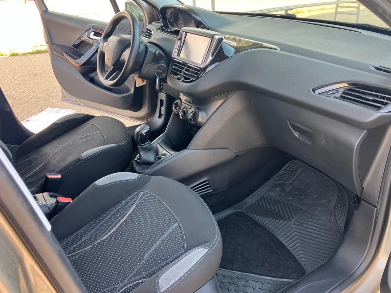 Peugeot 208 1.4-HDI-68kc, снимка 10 - Автомобили и джипове - 47314356
