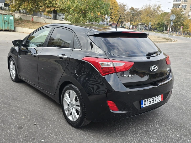 Hyundai I30 1.6i/КАМЕРА/НАВИГАЦИЯ/ПОДГРЕВ/ЕЛ-СЕДАЛКИСТАРТ-СТОП, снимка 6 - Автомобили и джипове - 47777121