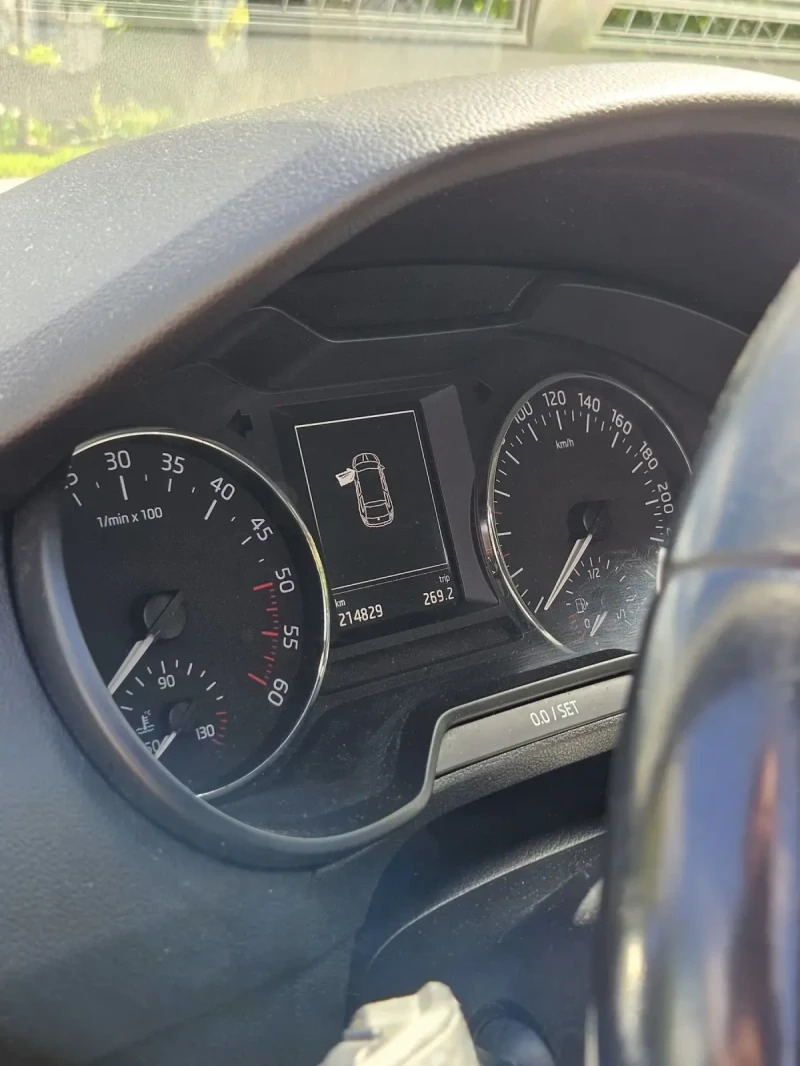 Skoda Octavia 1.6 TDI, 105 к.с, ТОП, снимка 14 - Автомобили и джипове - 48013000