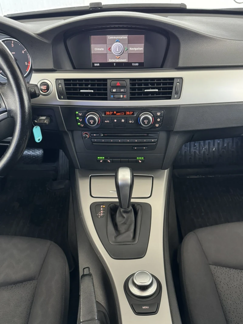 BMW 320 D, снимка 12 - Автомобили и джипове - 52802179