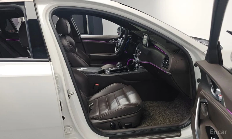 Kia Stinger, снимка 11 - Автомобили и джипове - 53349538