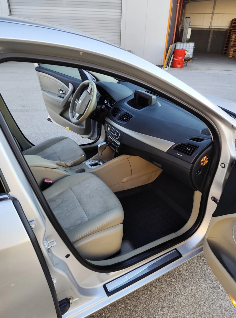 Renault Fluence 1.5 DCI EDC, снимка 11 - Автомобили и джипове - 53497256