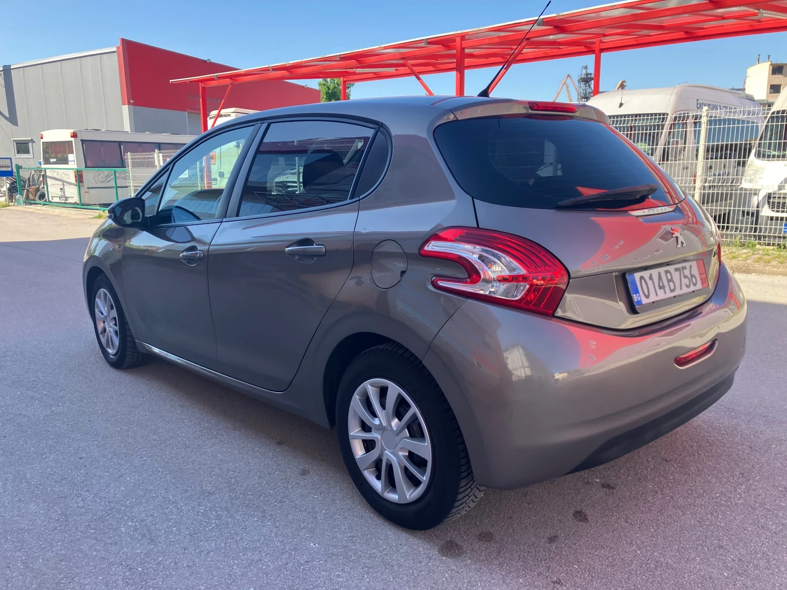 Peugeot 208 1.4-HDI, снимка 7 - Автомобили и джипове - 47314356