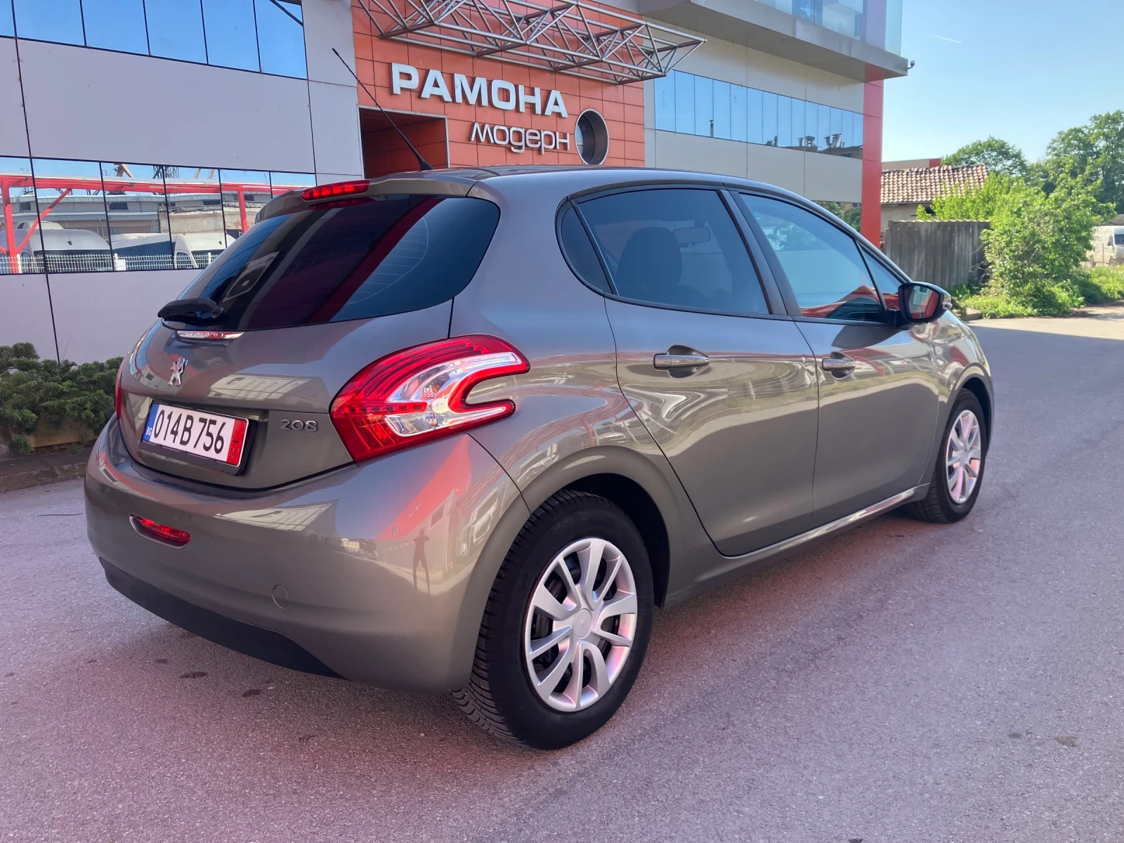 Peugeot 208 1.4-HDI, снимка 5 - Автомобили и джипове - 47314356